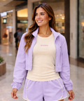 Kit 3 Peças Conjunto Jaqueta Feminina Cropped Esportiva com Bolsos, Zíper e Gola Alta Ellen, Blusa Regata Active Larissa e Bermuda Short Active Bruna com Viés Beachers