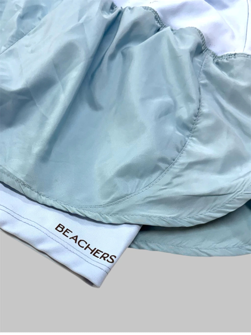 Bermuda Short Active Virgínia com Bolso Zíper no Cós Atrás Beachers