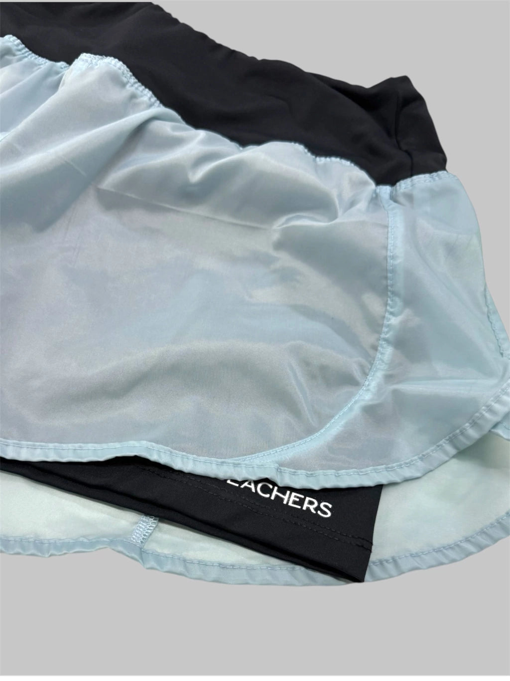 Bermuda Short Active Virgínia com Bolso Zíper no Cós Atrás Beachers