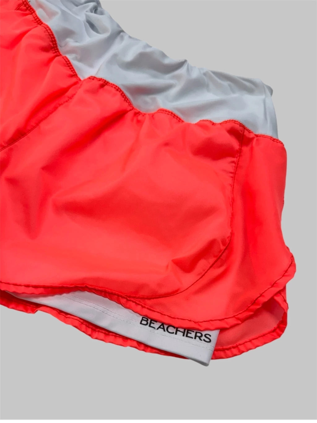 Bermuda Short Active Virgínia com Bolso Zíper no Cós Atrás Beachers