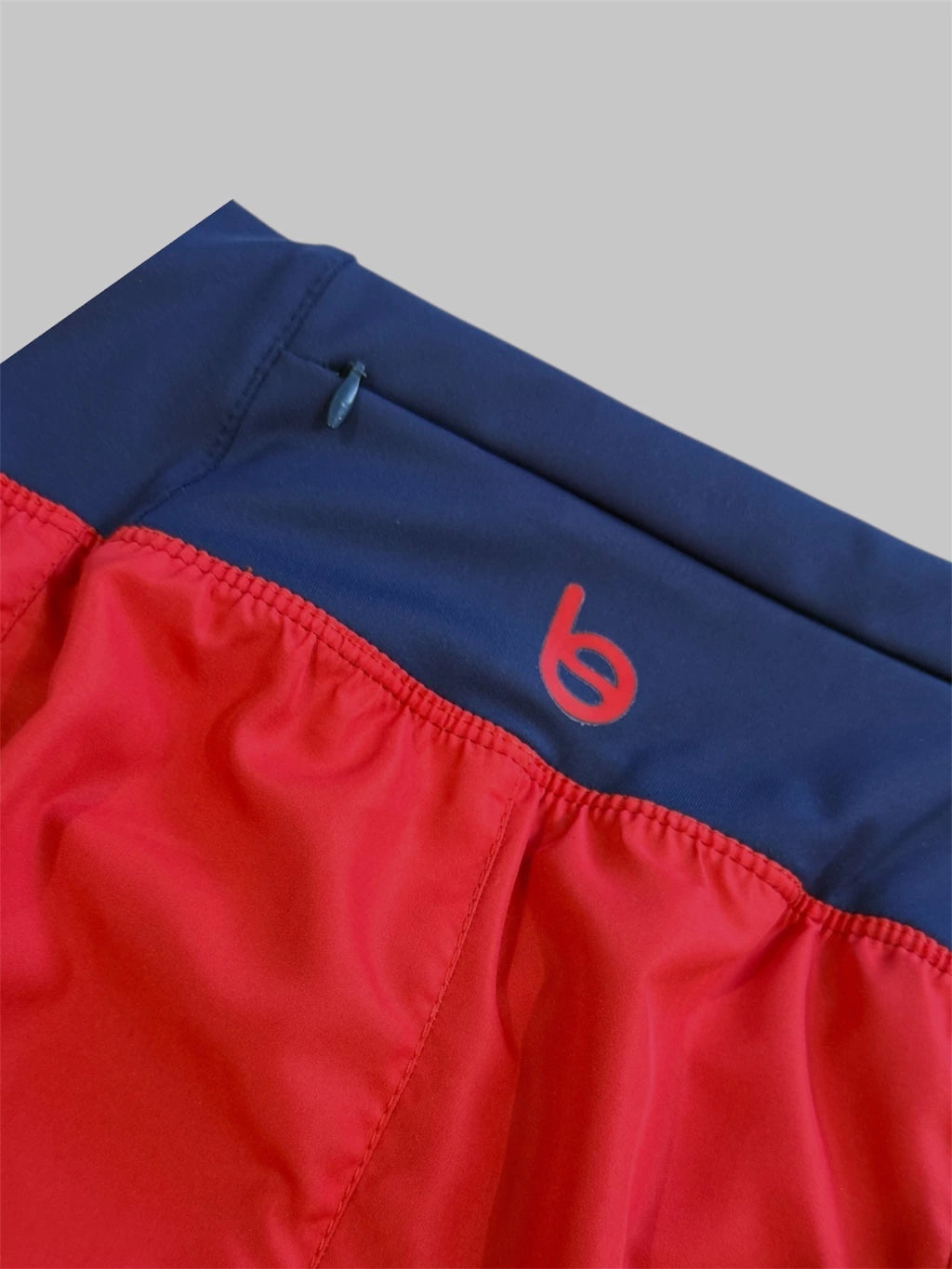 Bermuda Short Active Virgínia com Bolso Zíper no Cós Atrás Beachers