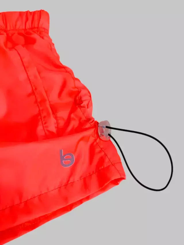 Short Fit Rebeca com Reguladores nas Laterais e Bolsos Beachers