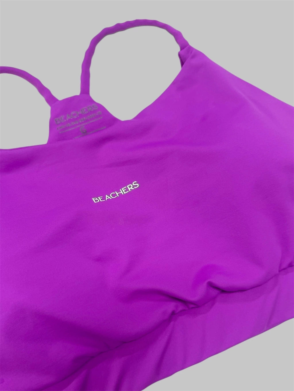 Conjunto Top Esportivo Active Alcinha Renata, Casaqueto Eva Active Acinturado e Calça Active Sophie Bolsos Laterais Beachers