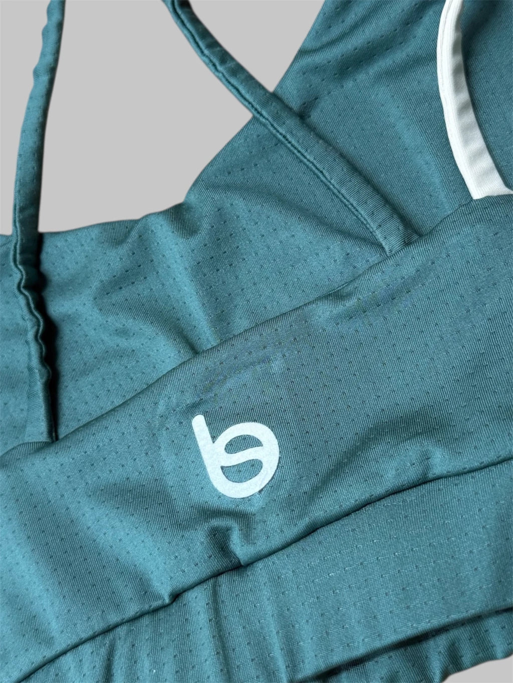 Top Esportivo Dry Fit Micro Furinhos Recortes Jordana Beachers